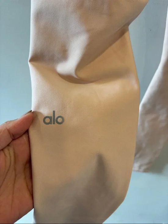 Alo Yoga High-Rise Leggings in Pale Pink Size Medium - Picture 4 of 5